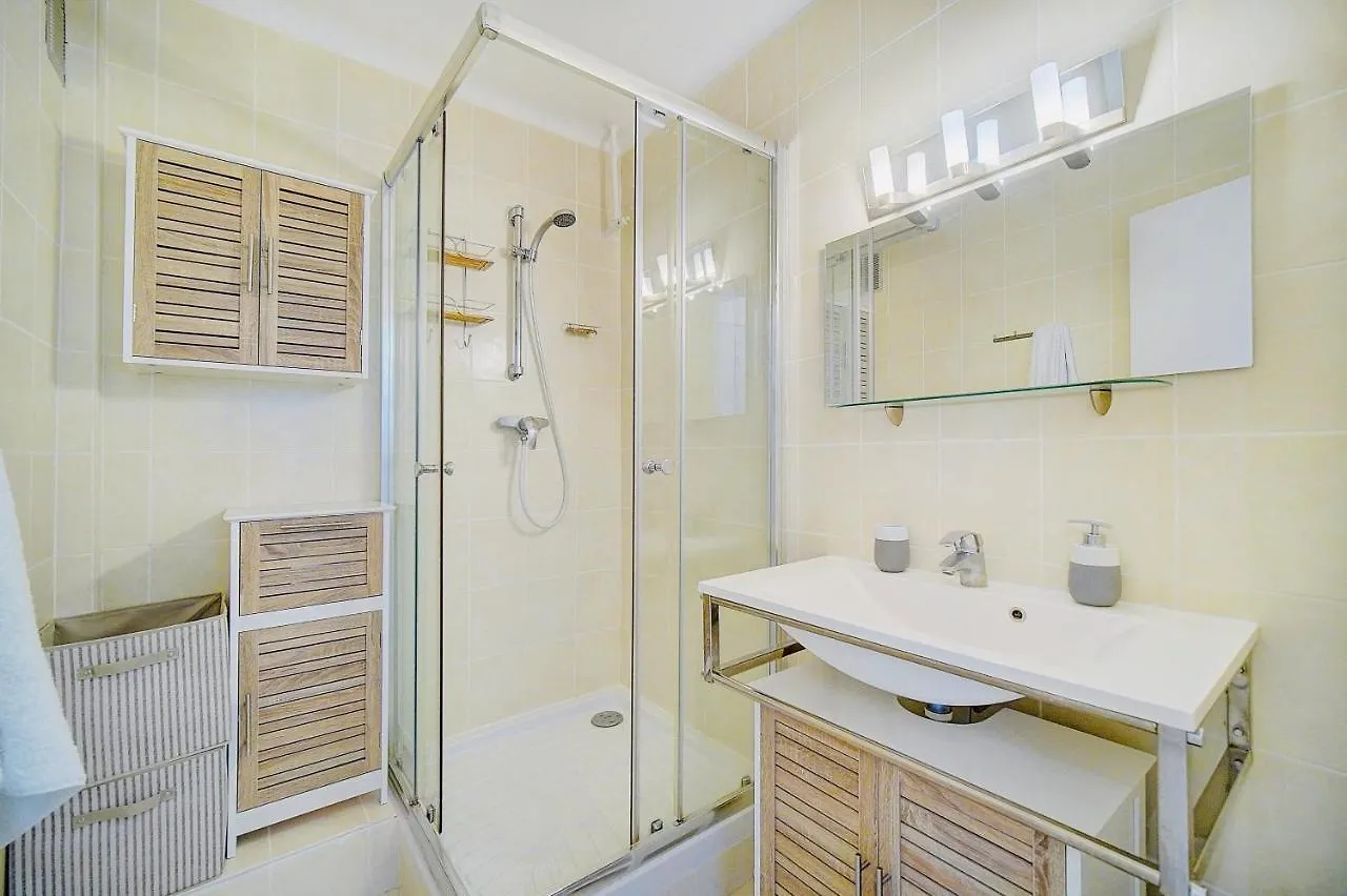 2 Bedroom Luxury Flat With Balcony Cannes Center