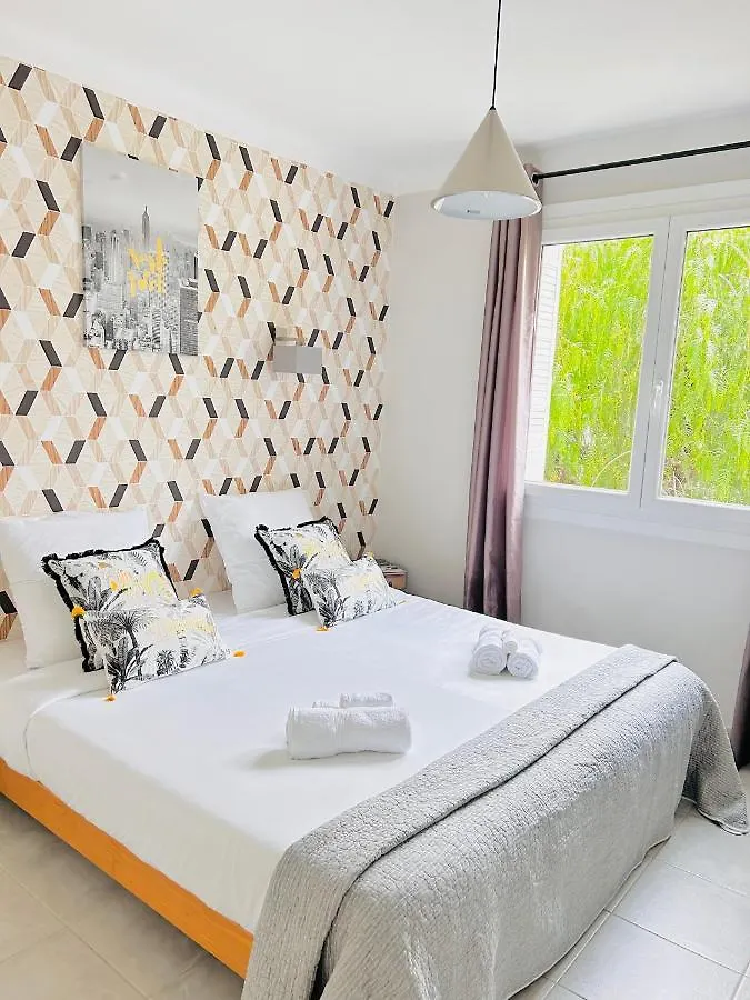 Apartment 2 Bedroom Luxury Flat With Balcony Cannes Center