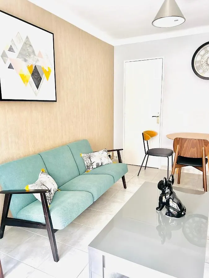 Apartment 2 Bedroom Luxury Flat With Balcony Cannes Center